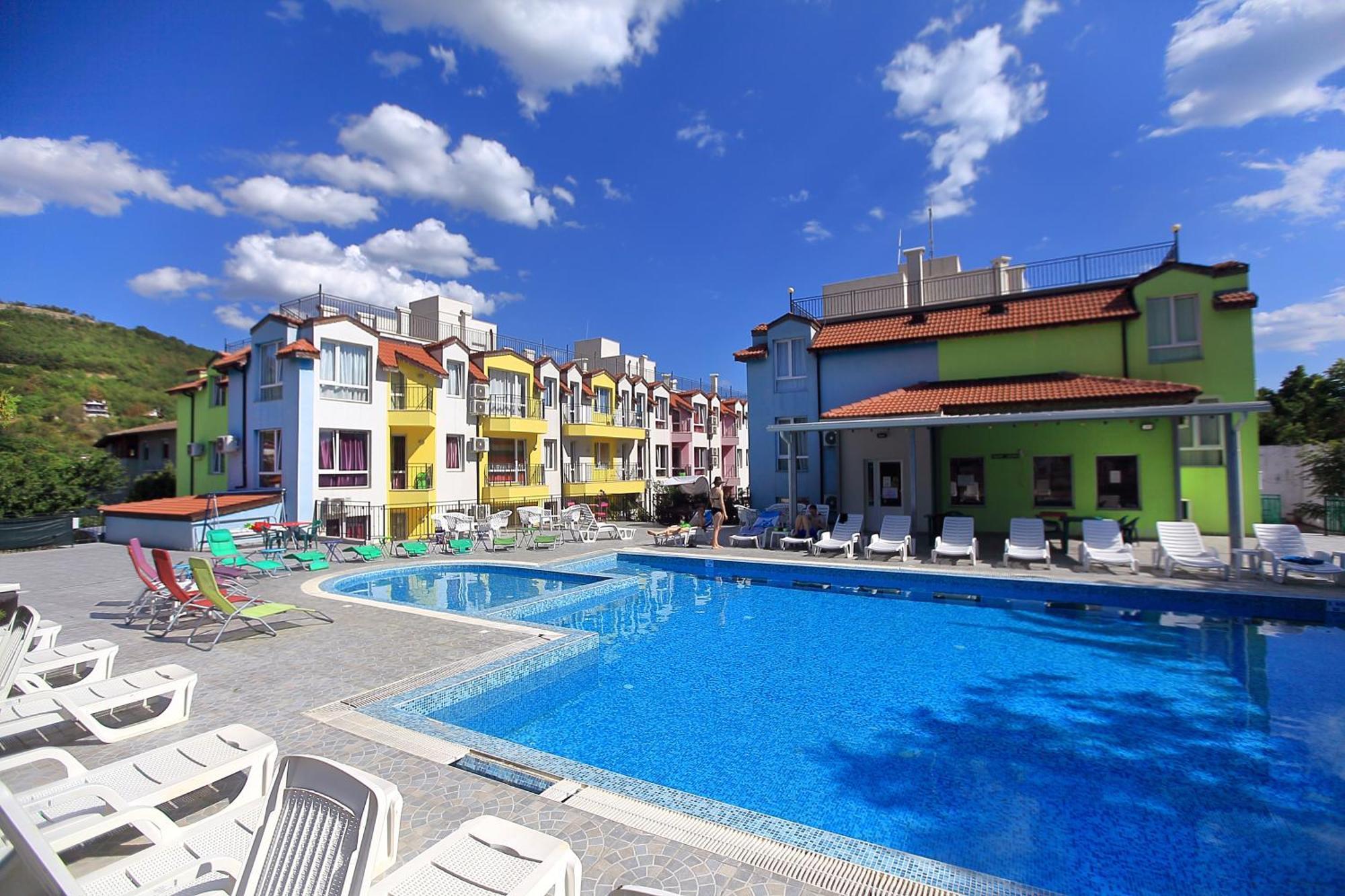Private Apartment With Parking And Pool Балчик Екстер'єр фото